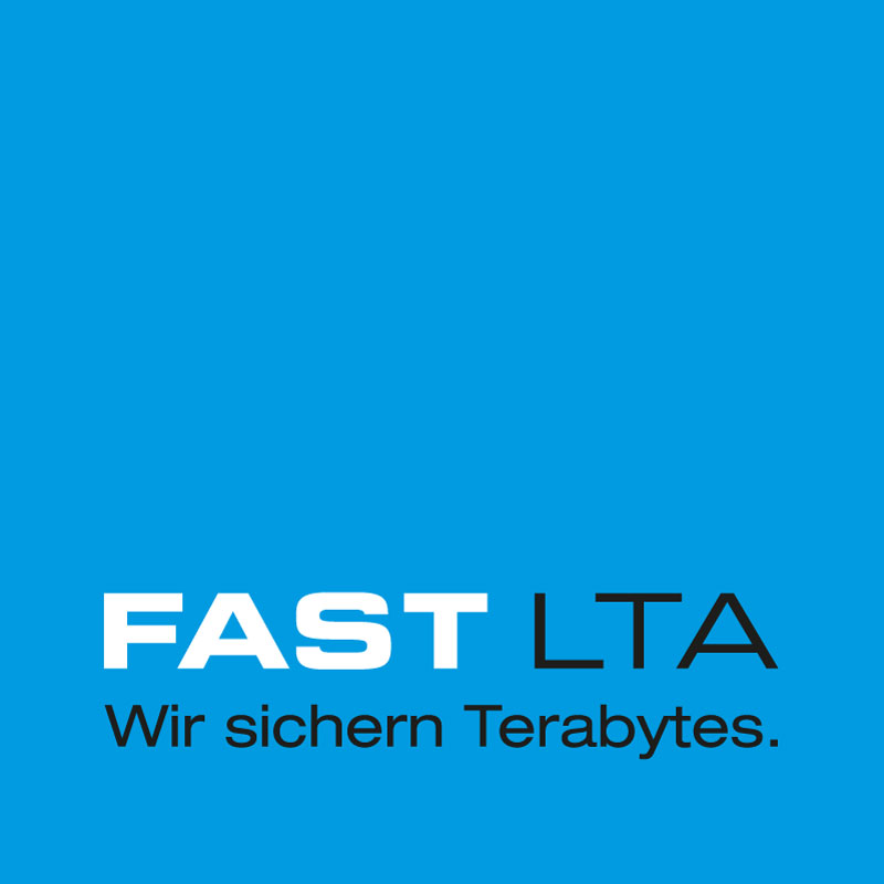 Logo-Technologiepartner-Fast-LTA-d Auf einem blauen Viereck steht FAST LTA geschrieben.